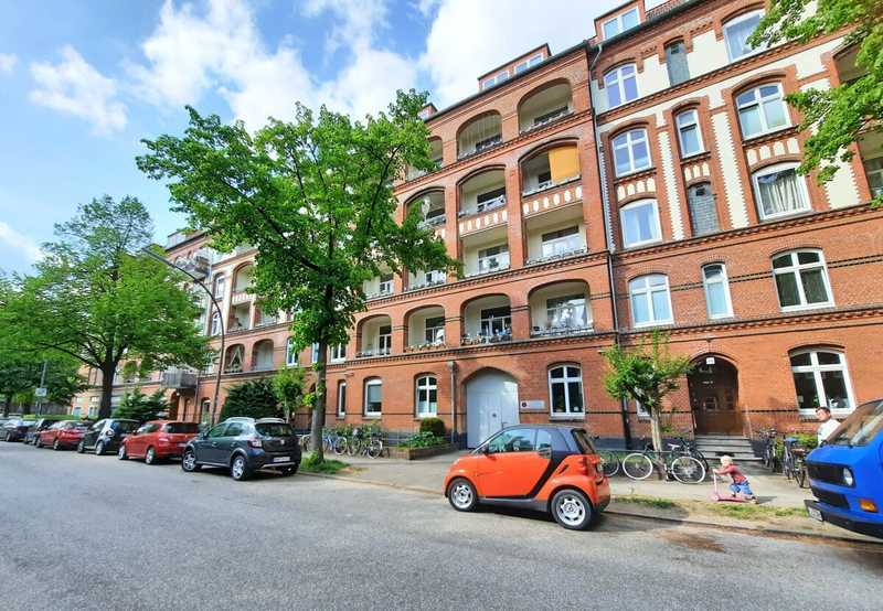 Sanierungsbedürftige Altbauwohnung 
im "Schleidenhof" / Barmbek-Süd