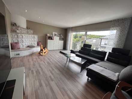 Wunderschönes Haus mit 3 Garagen in Dahlheim zu verkaufen!
+Grundstück 2081qm in 2 Geh-
