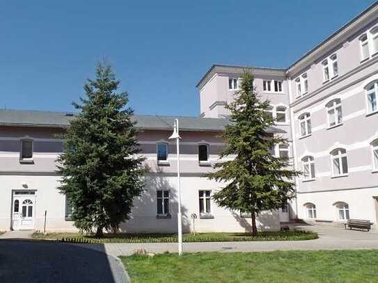 Neu renovierte, altengerechte 2-Raum-Wohnung mit Lift, Fußbodenheizung