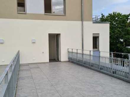 Exklusive 2-Zimmer Neubau-Eigentumswohnung mit einladender Dachterrasse