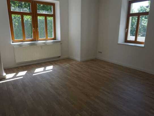 4 Raum-Wohnung m. Terrasse