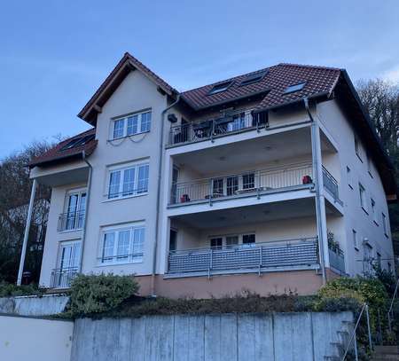 Stilvolle, traumhafte 4-Zimmer-Erdgeschosswohnung mit geh. Innenausstattung mit Balkon