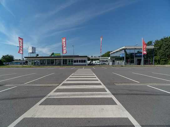 kleiner Gewerbepark aus ehemaligen Autohaus entwickelt