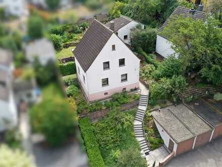 Charmantes Einfamilienhaus mit schön bepflanztem Garten