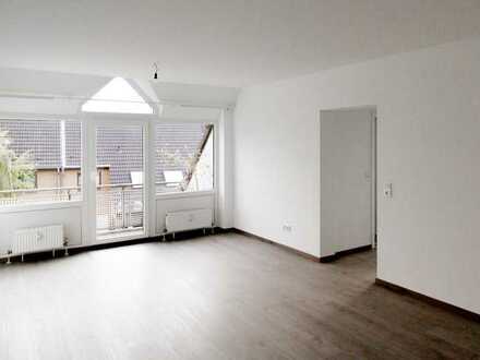 Helle, in 2015 modernisierte 3-Zimmer-Wohnung mit Balkon und EBK in Mainz-Hechtsheim