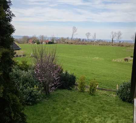 Einfamilienhaus in direkter Feldrandlage mit weitem Panoramablick auf Wiesen und Ostsee