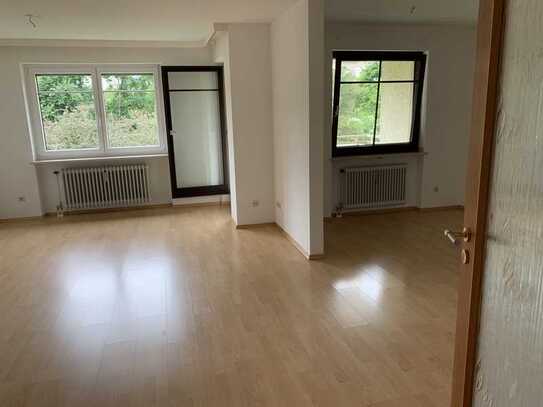 Stilvolle, gepflegte 4-Zimmer-Wohnung mit Balkon in Moosach, München