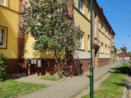 Geräumige und helle 2-Zimmer-Wohnung, Anfragen NUR per Mail