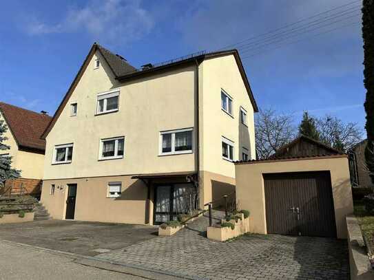 Platz für die ganze FamilieZweifamilienwohnhaus in ruhiger Wohnlage, tollem Garten in Auenwald