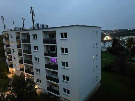 Erstbezug nach Sanierung ! geräumige helle 3-Zi K-D-B-WC, Aufzug, Balkon inkl. Ausblick