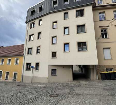 zentral gelegene 2 1/2 Raum-Wohnung mit Balkon und Aufzug