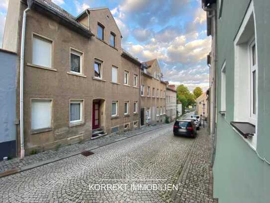 Geräumiges Stadthaus zum Modernisieren. Grüne & zentrale Lage in Siebenlehn. Ideal für Pendler.