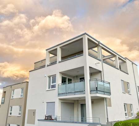 Sonnige, moderne 2,5-Zimmer-Wohnung mit Terrasse, Garten und Einbauküche in Weissach im Tal