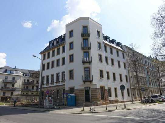 großzügige 4-Raum-Wohnung im sanierten Altbau mit Balkon