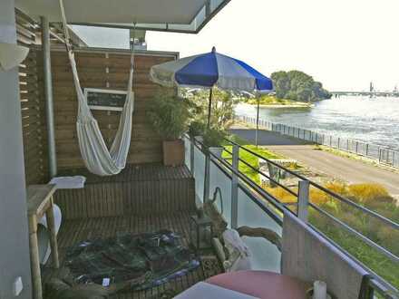 Rheinblick 2,5 Zimmer Wohnung mit außerordentlichem Panoramablick und Balkon