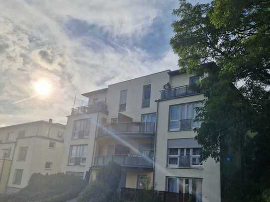 Vermietete 2-Zimmer-Wohnung mit traumhafter Dachterrasse & Balkon in Radebeul-Ost!