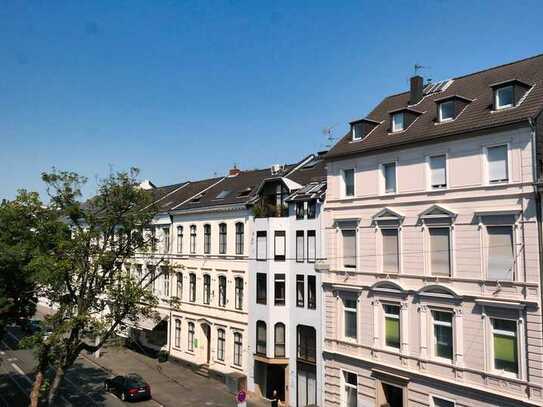 Helle 3-Zimmer-Altbauwohnung mit hohen Decken, Vinylboden, neuem Bad...inmitten des Bonner Zentrums