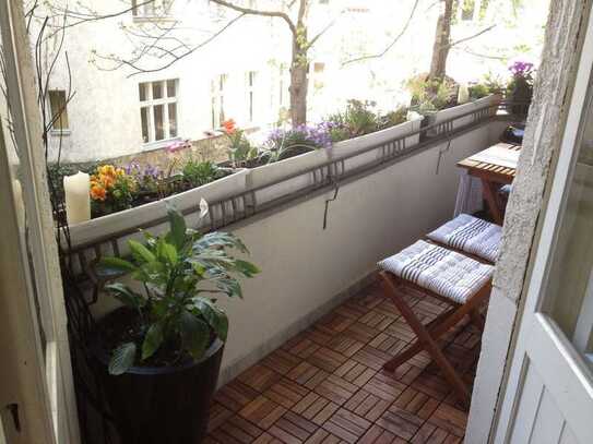 Vermietete 3-Zimmer-Wohnung mit Balkon * Altbau * Niebuhrstraße