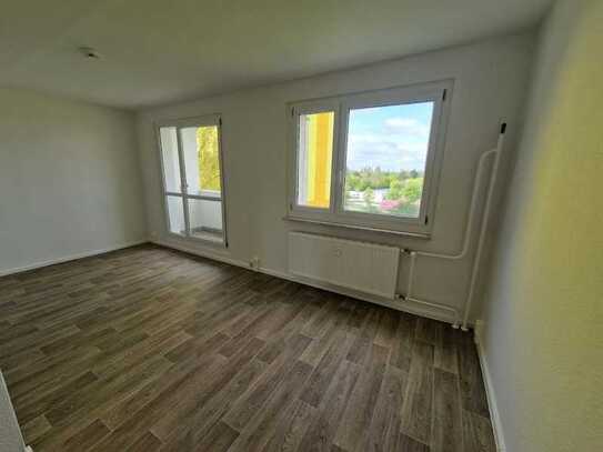 **FRISCH RENOVIERT**attraktive 2-Zimmer-Wohnung // Balkon // Bad mit Wanne // DG // ab sofort
