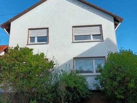 Zweifamilienhaus in einem ruhigen Ortsteil von Pirmasens mit schönem Ausblick