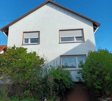 Zweifamilienhaus in einem ruhigen Ortsteil von Pirmasens mit schönem Ausblick