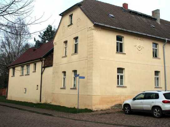 Mehrfamilienhaus als Einzeldenkmal im Saalekreis in Nauendorf