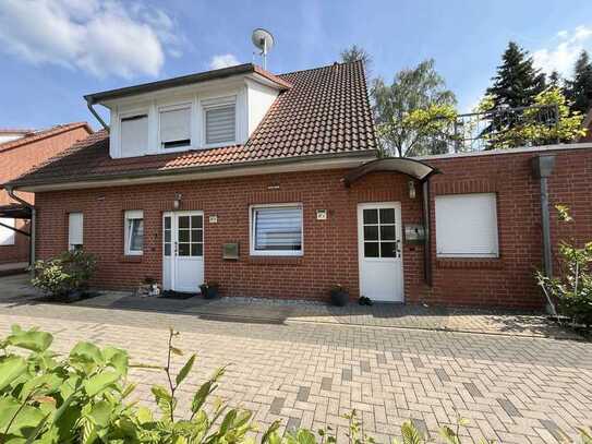 Familientraum in Langenhagen-Schulenburg: Geräumiges Einfamilienhaus mit Garten und Einliegerwohnung