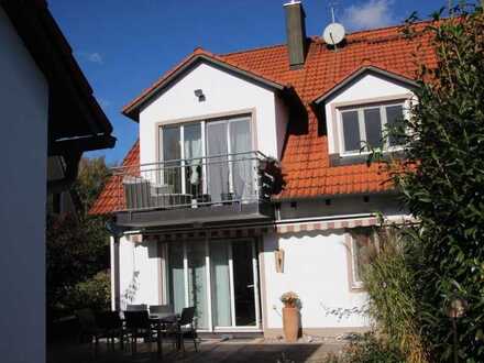 Gepflegte 4-Zimmer-DG-Wohnung mit Balkon in Vierkirchen