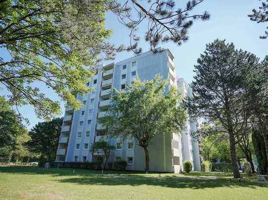 Grünes Wohnambiente: Sonnig, moderne 3-Zimmer-Wohnung mit Balkon und Einbauküche