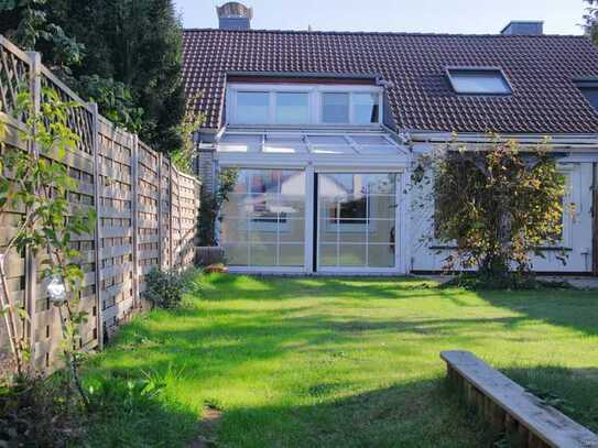 Geräumiges und teilmodernisiertes Reihenmittelhaus mit Wintergarten und Garage in Gifhorn-Süd