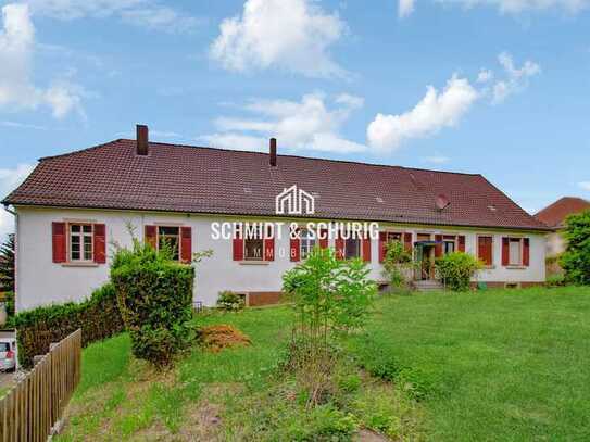 "Altes Schulhaus" mit Garten und Potenzial in Flehingen.