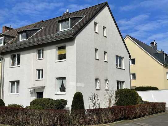 Modernisierte und möblierte 1-Zimmer-DG-Wohnung mit EBK in Köln-Sülz
