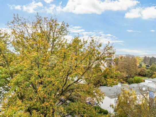 Helle, modernisierte 3-Zimmer-Wohnung mit West-Balkon, gehobener Ausstattung und mit Taunusblick