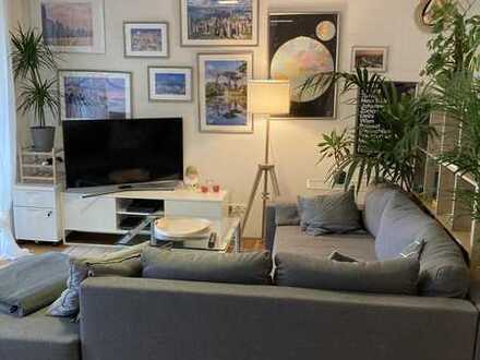 Exklusive-Lage * Wohnung mit zwei Zimmern sowie Balkon und Einbauküche in LU Rheinufer*Tiefgarage