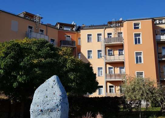 Schöne 2-Raum-Wohnung mit Eckbadewanne