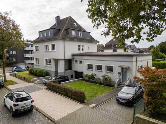 Symbiose aus Altbau und Moderne inklusive begehrtem Baugrundstück!