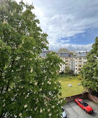 Stilvoll möblierte 2-3 Zimmerwohnung mit Einzelgarage im beliebten Westend, Nähe Palmengarten