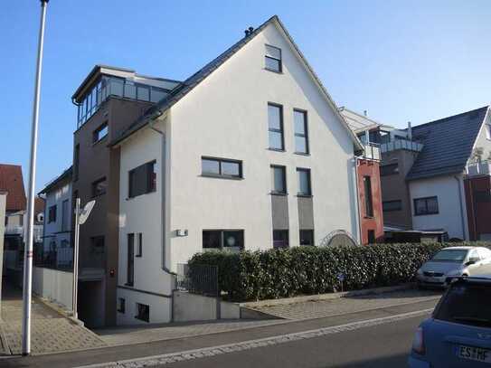 Liebhaber für Dachschräge - Dachgeschoss-Wohnung mit Terrasse, 71404 Korb, Schillerstraße 29