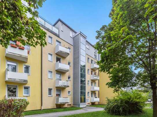 Ruhig gelegene 3-Zimmer-Wohnung mit Wohnküche, Balkon, Lift und TG in München-Laim