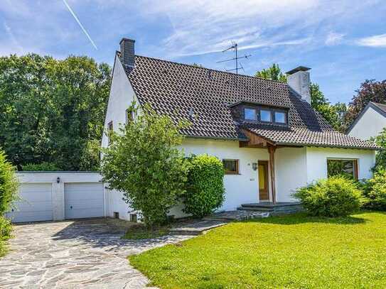 Freistehendes Einfamilienhaus auf parkähnlichem Grundstück!