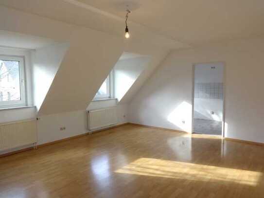 "EINZIEHEN UND SICH WOHLFÜHLEN"! Charmante helle Wohnung mit viel Platz!