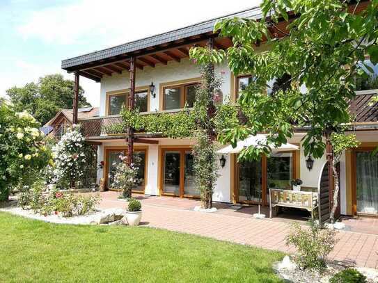 Sanierte 4-Raum-DG-Wohnung mit Balkon und Einbauküche im Göttinger Umland