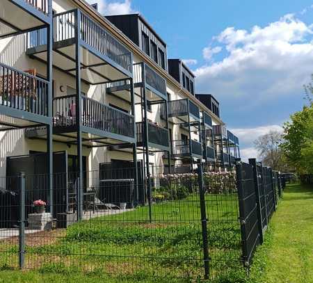 Erstbezug mit Balkon und Einbauküche: Geschmackvolle 3-Zimmer-Wohnung mit geh. Ausstattung