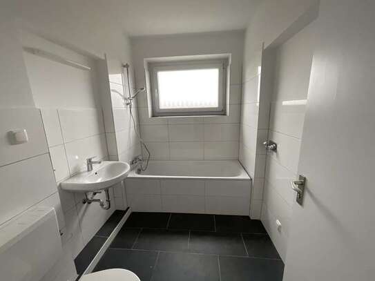 3-Zimmer-Wohnung - 7. OG - mit Aufzug - Badewanne - Gäste WC - - Balkon - Wilhelmshaven !!!