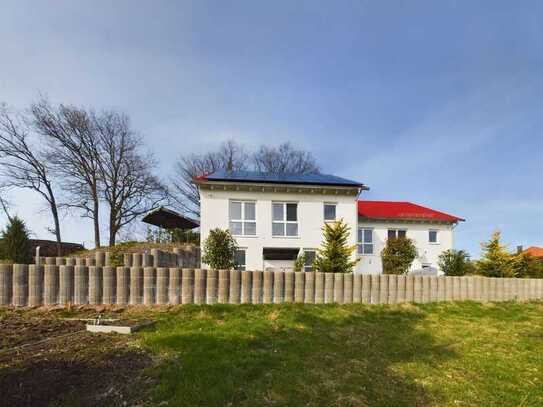 WOHNTRAUM - Hochwertiges Zweifamilienhaus mit viel Platz für die Familie mitten in der Natur