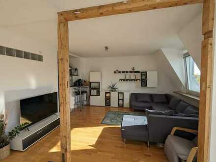 Geschmackvolle 2-Raum-Wohnung mit Balkon und Einbauküche in Düsseldorf