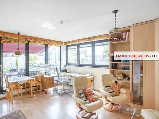 IMMOBERLIN.DE - Lichtdurchflutete Wohnung mit großer Südwestterrasse + Garagenplatz