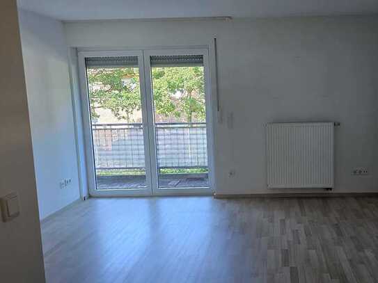 Kleine 2 Zimmer Wohnung mit Balkon und TG-Stellplatz