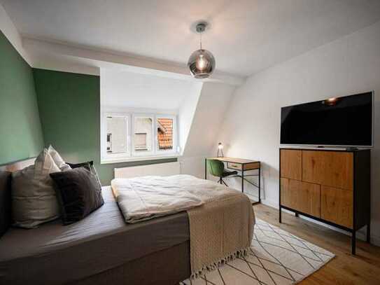 Appealing double bedroom in a 4-bedroom apartment in Untertürkheim