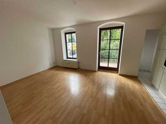 *** Großzügige 2-Zimmer mit EBK, Wanne und Balkon in uninaher und ruhiger Lage!